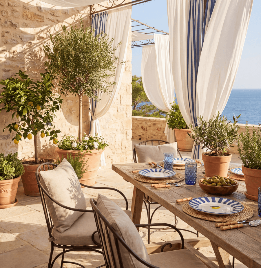terrasse-mediterraneenne-vue-mer-table-exterieur